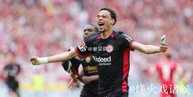 记者：曼联和纽卡是争夺法兰克福前锋埃基蒂克最活跃的俱乐部